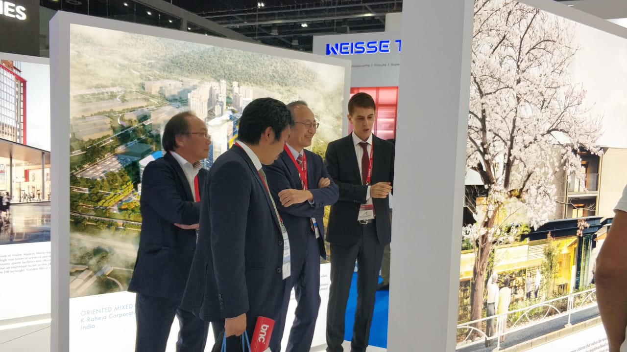 Presenting projects to distinguished guests